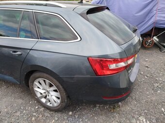 Pravé predné dvere Superb 3 zadný nárazník - 4