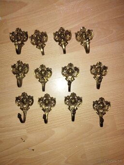 Klucky a vesiaky - 4