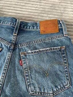 Levi's - Riflové krátke nohavice dámske, veľkosť 28 - 4