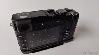 Fujifilm X-E2 + grip MHG-XE - 4