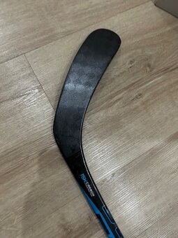 ✅HOKEJKA - BAUER NEXUS E4 ako SYNC - P92 - 77 FLEX - 162 CM✅ - 4