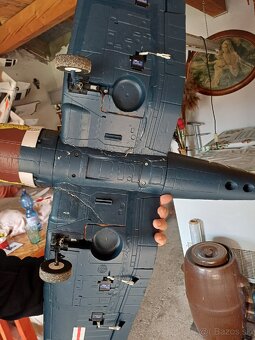 RC Model F4U-4 Corsair - 4