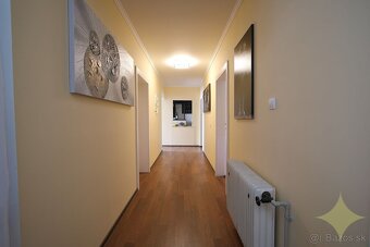 Harmonický rodinný dom s vkusne upraveným pozemkom, jazierko - 4
