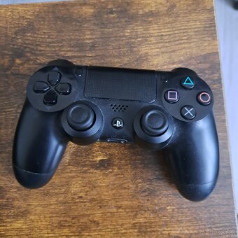 Predám PlayStation 4 FAT 1TB HDD PS4 - 4