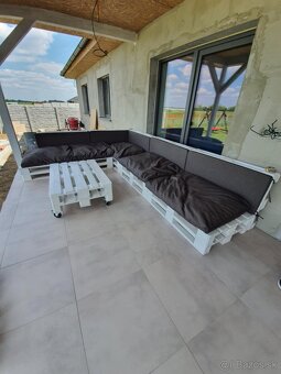 Paletové sedenie s poduškami + stolík - 4
