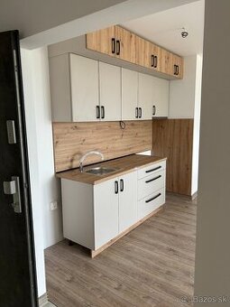 PREDAJ: 3 izb.byt 80 m2 s lodžiou, novostavba Strážske - 4