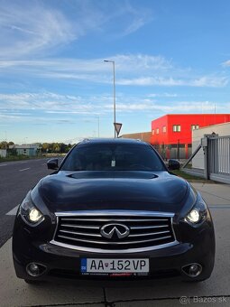 Infiniti QX70 S - 4