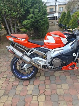 Aprilia tuono 1000r - 4
