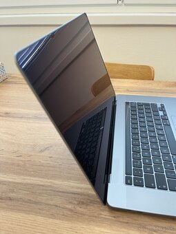 MacBook Pro 16” 2019, i7/16GB/512GB - 4