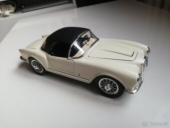 1:18 LANCIA   Aurelia Bburago - 4