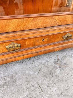 Vitrina historizmus - 4