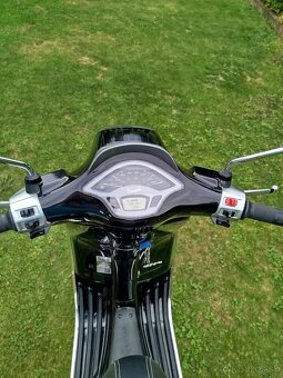 Vespa sprint  125 - 4