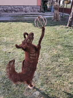 Skulptúra...veselý pes - 4