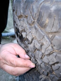 Predám pneumatiky s diskami Kia Sorento - 4