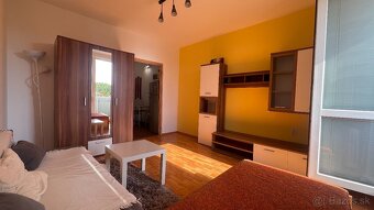Garsónka s balkónom, 27 m2, 385,-€ - 4