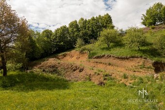 Ponúkame Vám na predaj stavebný pozemok v pokojnej časti Pov - 4