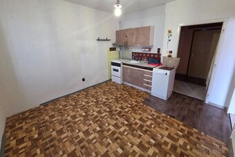 Predáme 1 -izbový byt s balkónom v Štúrove. - 4
