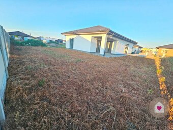 NÍZKOENERGETICKÝ BUNGALOV- 108m2 + krytá terasa 12m2, POZEMO - 4