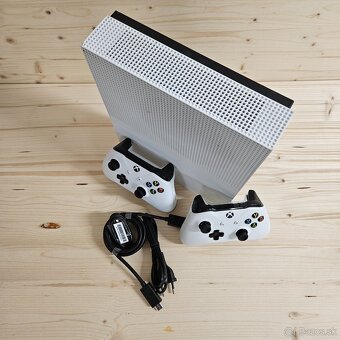 XBOX One S 1TB - 2x Ovladač - 4