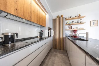 NOVÁ KOLIBA - ELEGANTNÝ 3IZBOVÝ BYT S TERASKOU V KVALITNOM R - 4