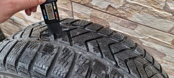Predám 4xzimné pneumatiky 2xHankook 205/50r17 - 4