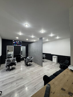 Ponúkame na prenájom barbershop v centre Trnavy. - 4