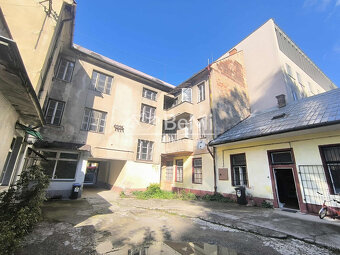 Polyfunkčná budova s veľkým využitím a parkovaním Centrum Tr - 4