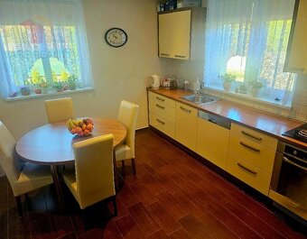 RODINNÝ DOM - PODLUŽANY - 4 IZBOVÝ -148 M2 NA POZEMKU 1049 M - 4