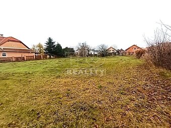Výnimočný stavebný pozemok s výmerou 1270 m2 v tichej... - 4