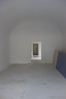 Na predaj atypický 2 izb byt v historickom dome, v centre LM - 4