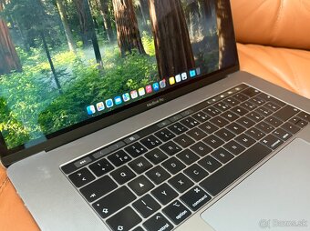 MacBook Pro 15” (2018) / i7 / 16 GB RAM / 512 GB SSD - 4