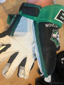 🥅 Hokejové rukavice Bauer – HC Nové Zámky, veľkosť 13” – no - 4