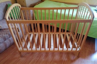 Detská postieľka, matrac, vanička, prebaľovacie pulty, nosič - 4