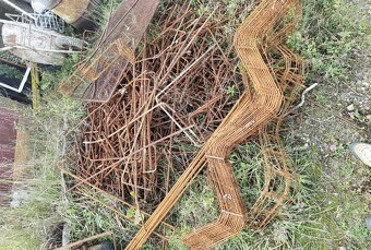 Železné rúry, roxory, stĺpiky, tyče.. Železný materiál - 4