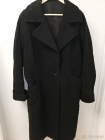 Dámsky čierny kabát č. 44 - 4