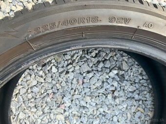 Pneu 225/40 R18 - 4