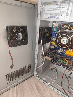 Predám Midi Tower + zdroj Fortron 350W - 4