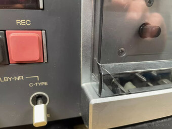 Kazetový magnetofón Studer A710 podobný kazetovému magnetofó - 4