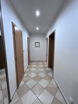 moderný 2-izbový byt vo Vlčkovciach, 72 m² s parkovaním - 4