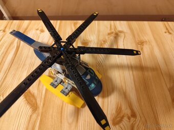 Lego vrtulnik policajný - 4