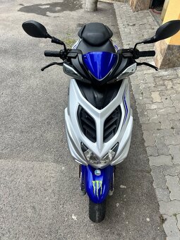Yamaha aerox R Valentino Rossi - 4