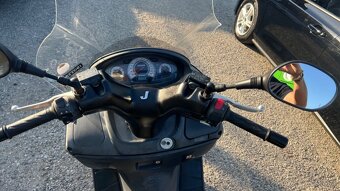 Suzuki Burgman UH 200 - 4