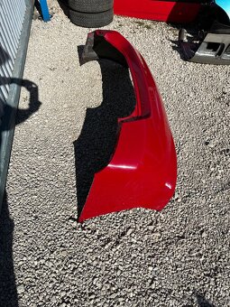 Predám zadné svetlo Nárazník Zámok dveri HONDA JAZZ 2005- - 4