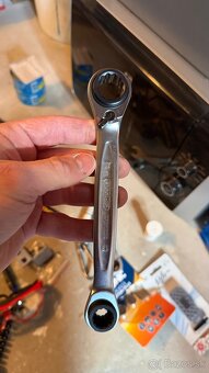 Pracovne naradie,svetlo,kotvy,klúče atd - 4