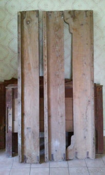 Stará, rozmontovaná dvojpostel - 4