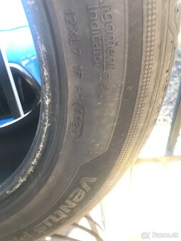 Predám 2 pneu Letne Hankook 235/50/R17 - 4