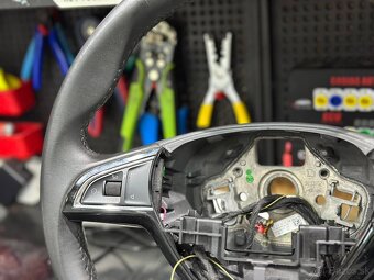 Predám vyhrievaný multifunkčný volant s elektronikou + páčky - 4