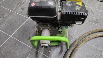 Benzinovy vybrator betonu - 4