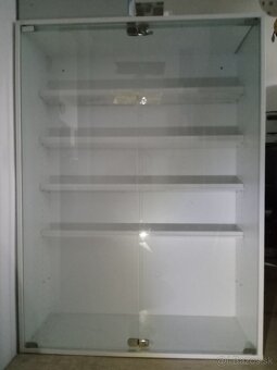 presklená vitrína do predajne obchodu vystavenie tovaru - 4