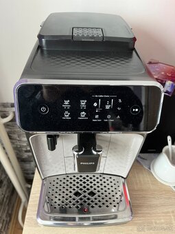 Predám plnoautomatický kávovar Philips LatteGo EP 2235/40 - 4